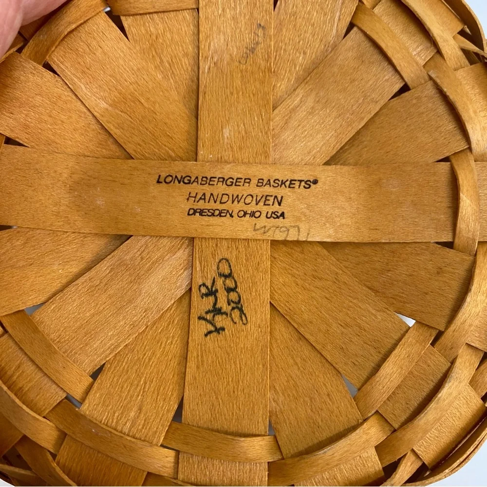 Longaberger Basket Signed 2000 Round w/Natural Leather Handles No Insert 7inX3.5